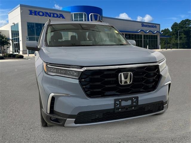 new 2025 Honda Pilot car, priced at $51,550