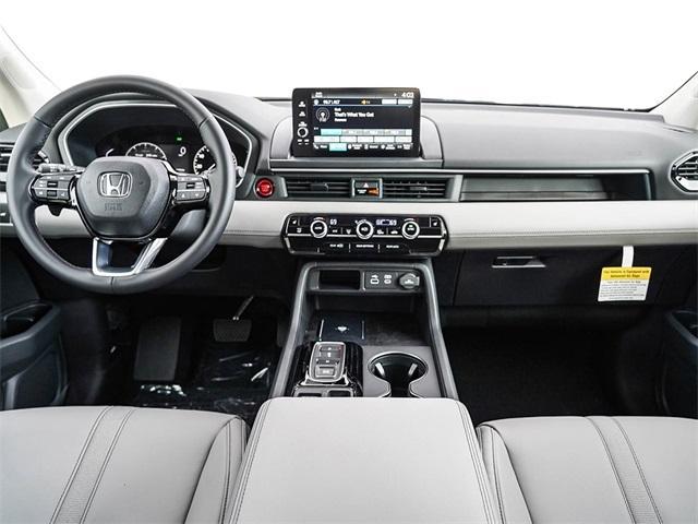 new 2025 Honda Pilot car, priced at $45,450