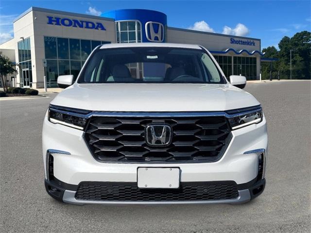 new 2025 Honda Pilot car, priced at $45,450
