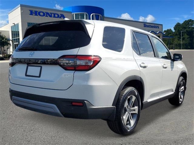 new 2025 Honda Pilot car, priced at $45,450