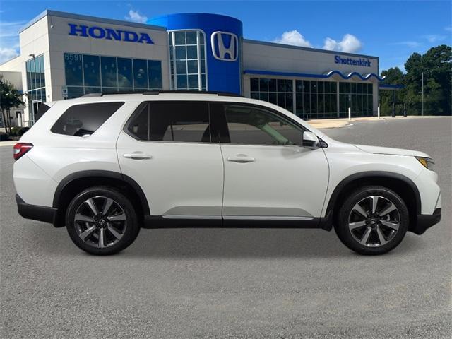 new 2025 Honda Pilot car, priced at $52,280