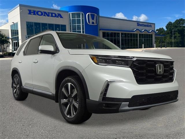 new 2025 Honda Pilot car, priced at $52,280