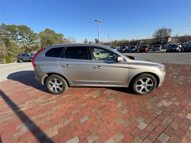 used 2015 Volvo XC60 car, priced at $15,325