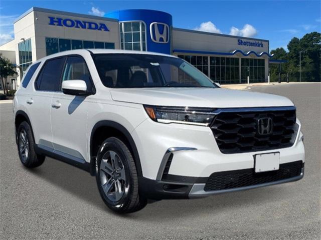 new 2025 Honda Pilot car, priced at $45,350