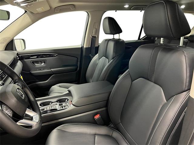 new 2025 Honda Pilot car, priced at $52,235
