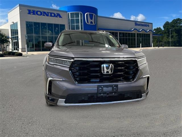 new 2025 Honda Pilot car, priced at $54,530