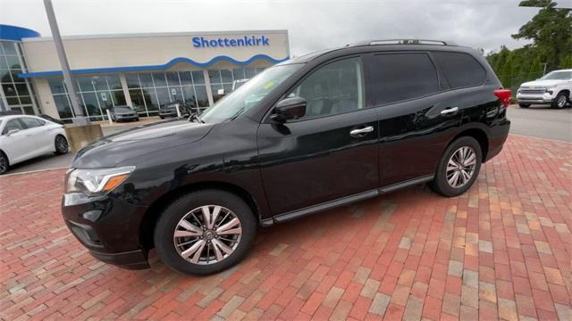 used 2020 Nissan Pathfinder car, priced at $18,897