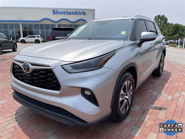 used 2021 Toyota Highlander car, priced at $32,988