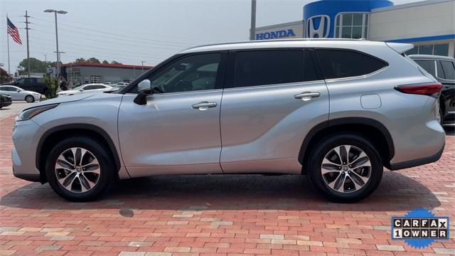 used 2021 Toyota Highlander car, priced at $32,988