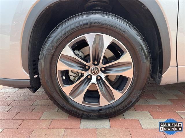 used 2021 Toyota Highlander car, priced at $32,988