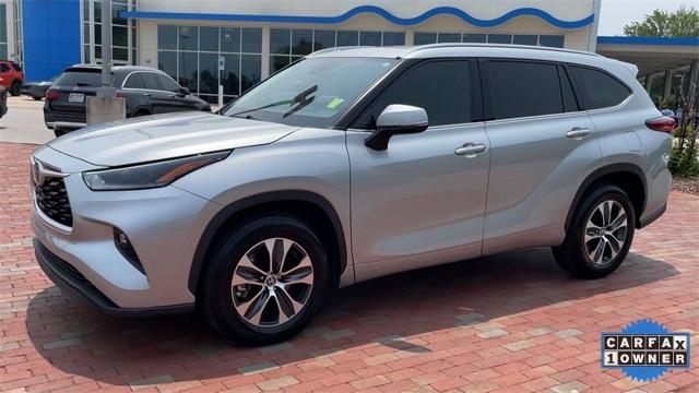 used 2021 Toyota Highlander car, priced at $32,988