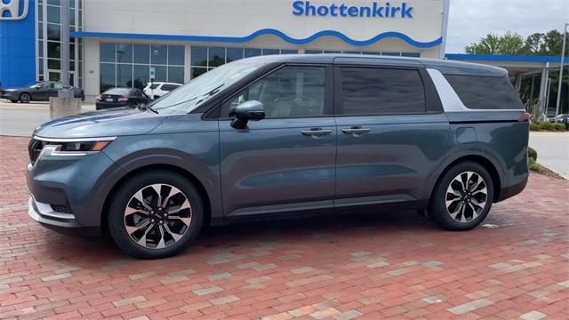 used 2024 Kia Carnival car, priced at $37,988