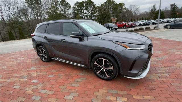 used 2021 Toyota Highlander car, priced at $31,852