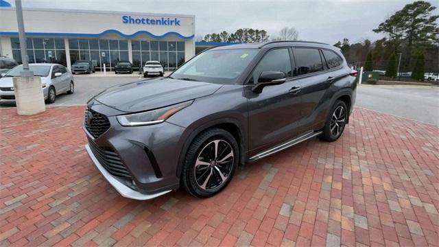 used 2021 Toyota Highlander car, priced at $31,852