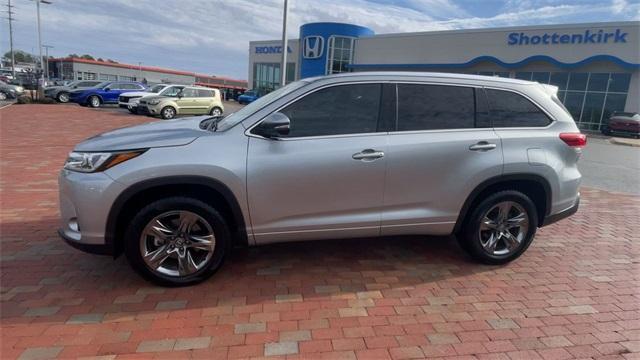 used 2019 Toyota Highlander car, priced at $30,988