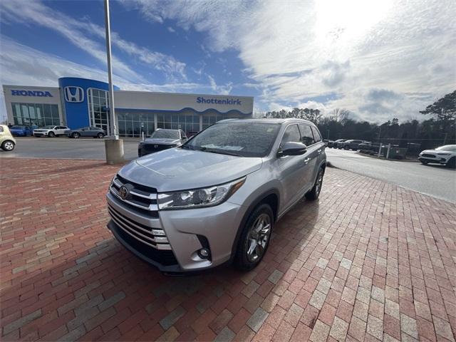 used 2019 Toyota Highlander car, priced at $30,988