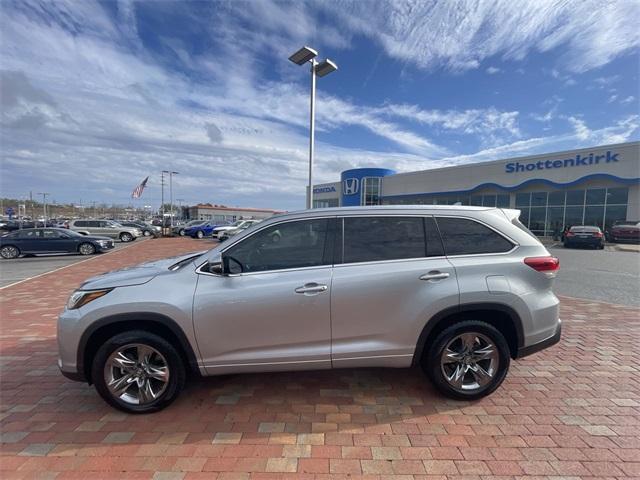 used 2019 Toyota Highlander car, priced at $30,988