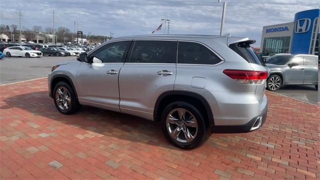 used 2019 Toyota Highlander car, priced at $30,988