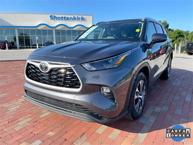 used 2022 Toyota Highlander car, priced at $36,888