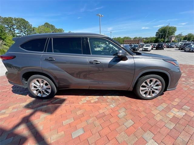 used 2022 Toyota Highlander car, priced at $36,988