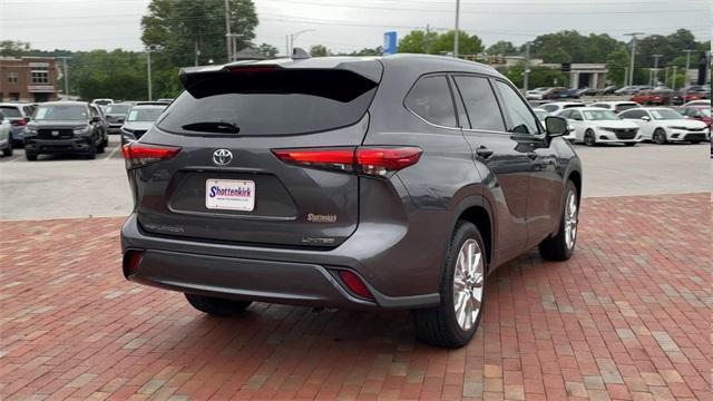 used 2022 Toyota Highlander car, priced at $36,439