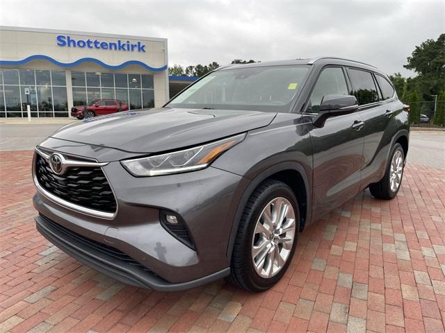 used 2022 Toyota Highlander car, priced at $36,988