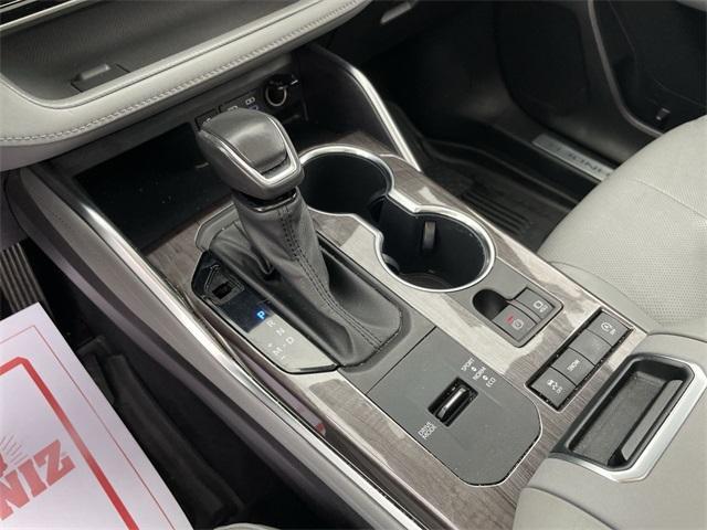 used 2022 Toyota Highlander car, priced at $36,439
