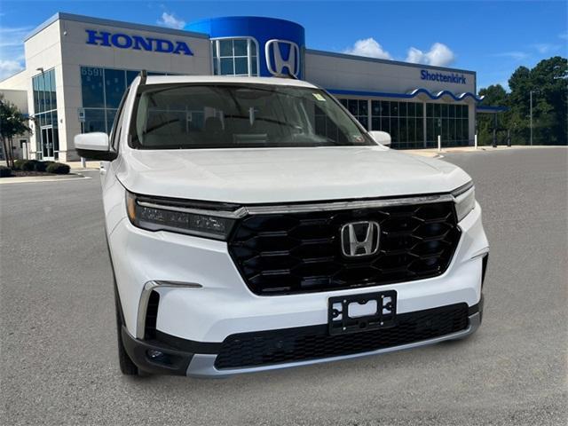 new 2025 Honda Pilot car, priced at $54,930