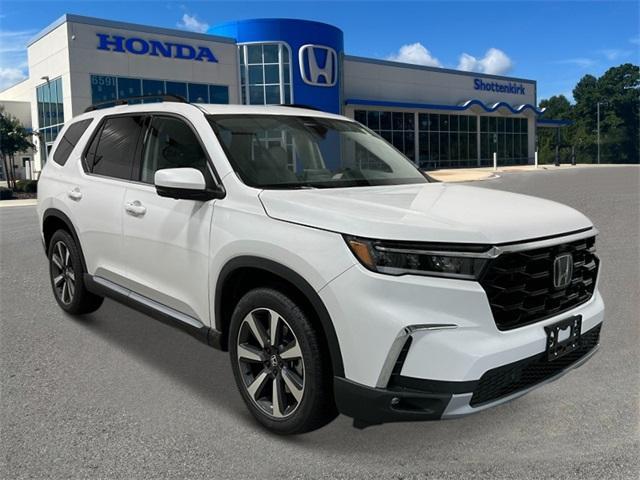 new 2025 Honda Pilot car, priced at $54,930