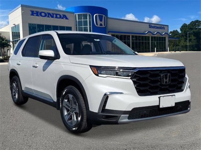 new 2025 Honda Pilot car, priced at $45,050