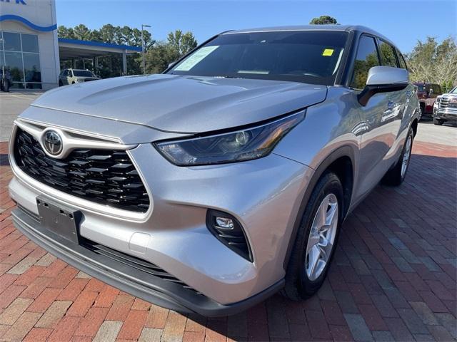 used 2022 Toyota Highlander car, priced at $29,986