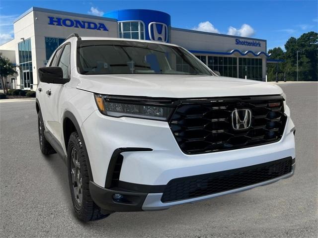 new 2025 Honda Pilot car, priced at $50,950