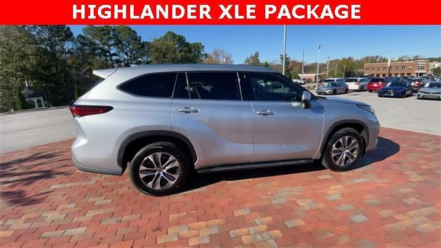 used 2021 Toyota Highlander car, priced at $31,415