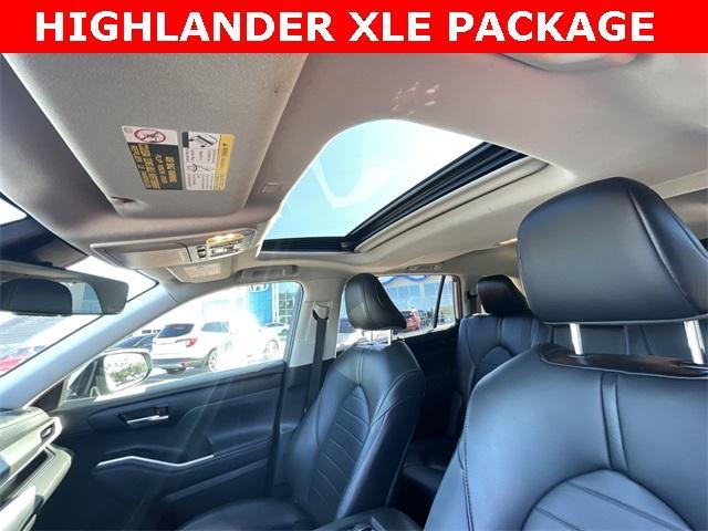 used 2021 Toyota Highlander car, priced at $31,415