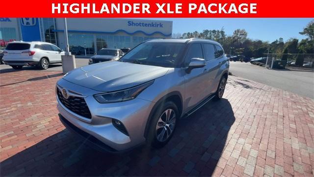 used 2021 Toyota Highlander car, priced at $31,415