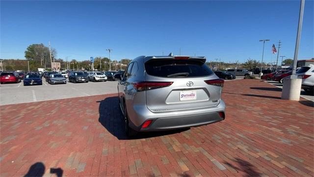 used 2021 Toyota Highlander car, priced at $31,994