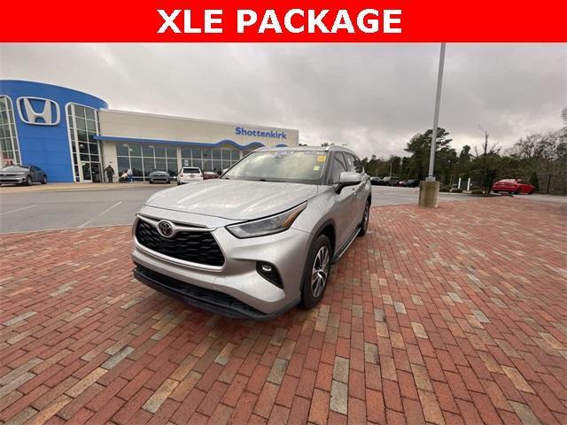 used 2021 Toyota Highlander car, priced at $31,994