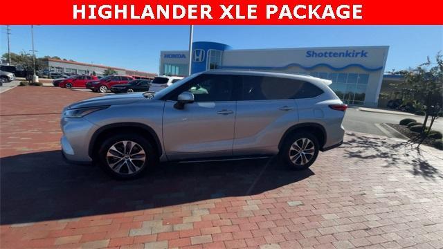 used 2021 Toyota Highlander car, priced at $31,415