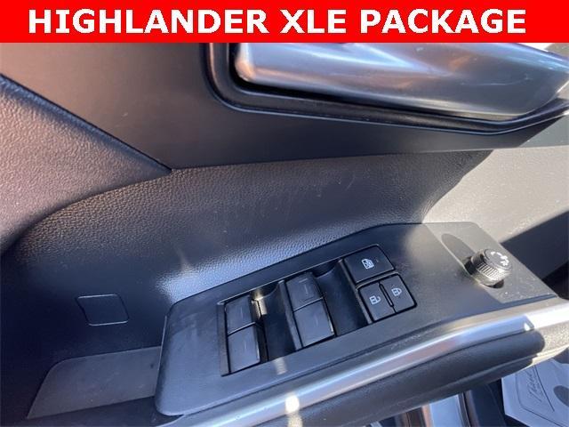 used 2021 Toyota Highlander car, priced at $31,415