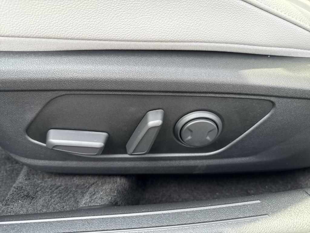 new 2025 Hyundai Elantra car, priced at $27,800