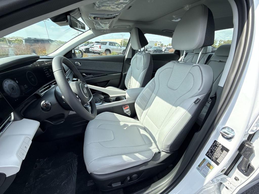 new 2025 Hyundai Elantra car, priced at $27,800