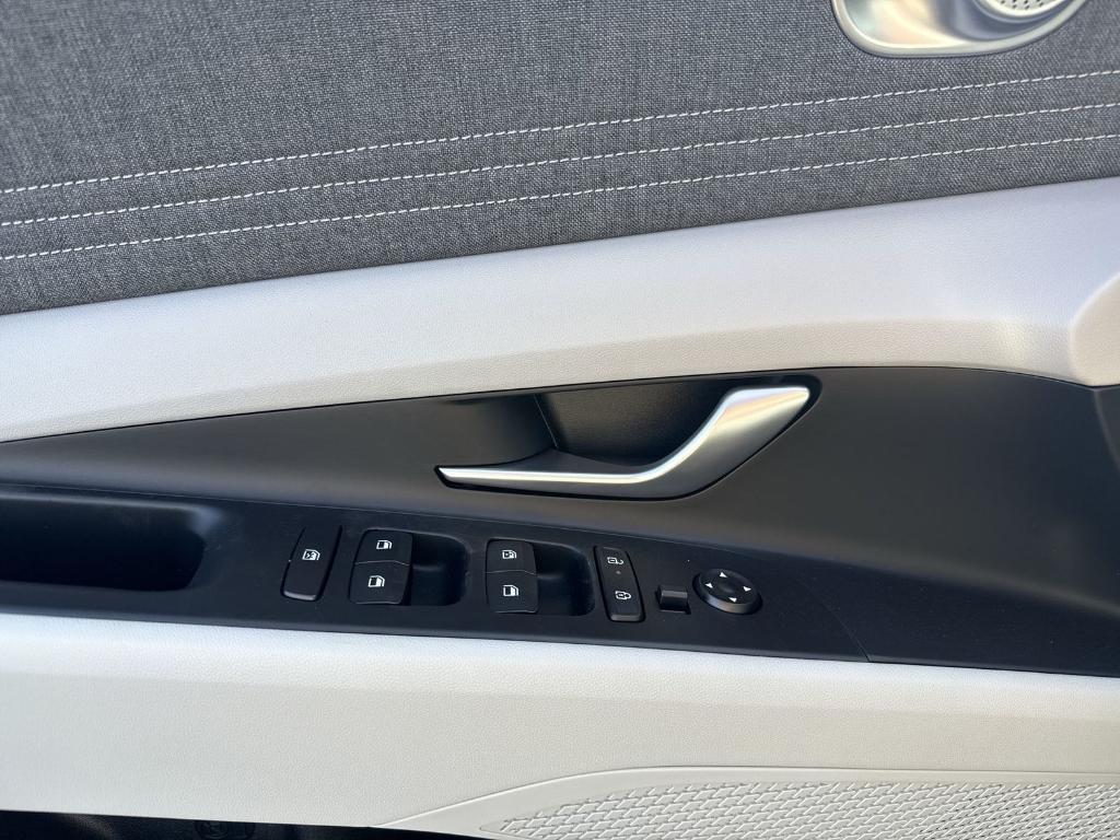 new 2025 Hyundai Elantra car, priced at $27,298