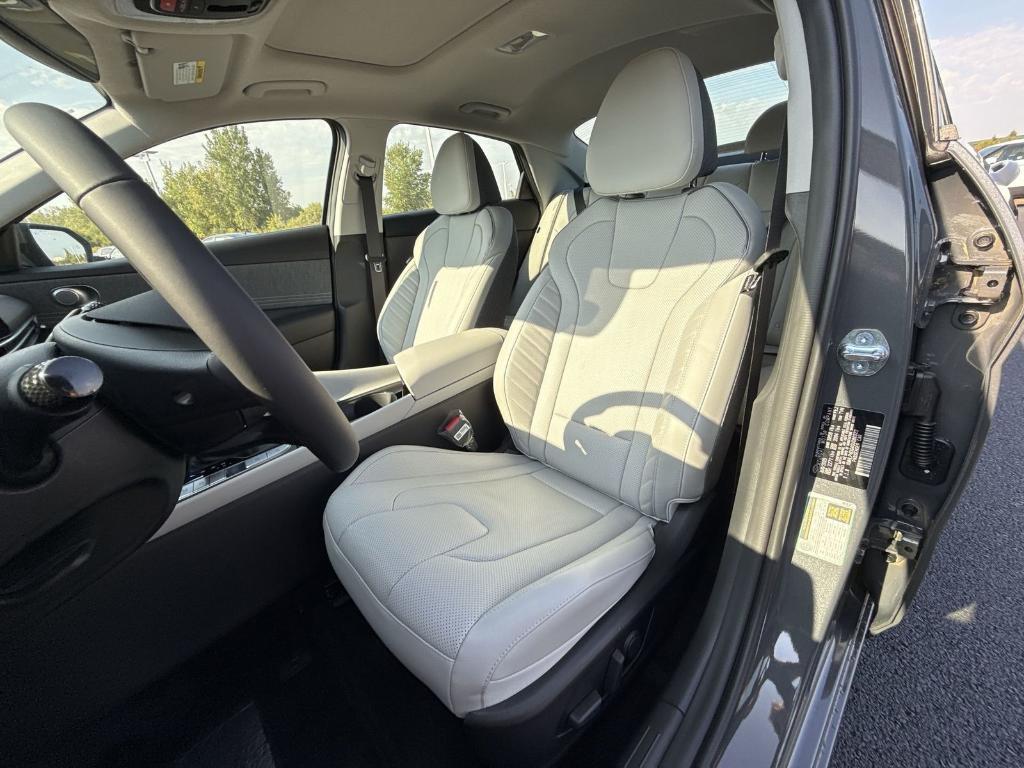 new 2025 Hyundai Elantra car, priced at $27,298