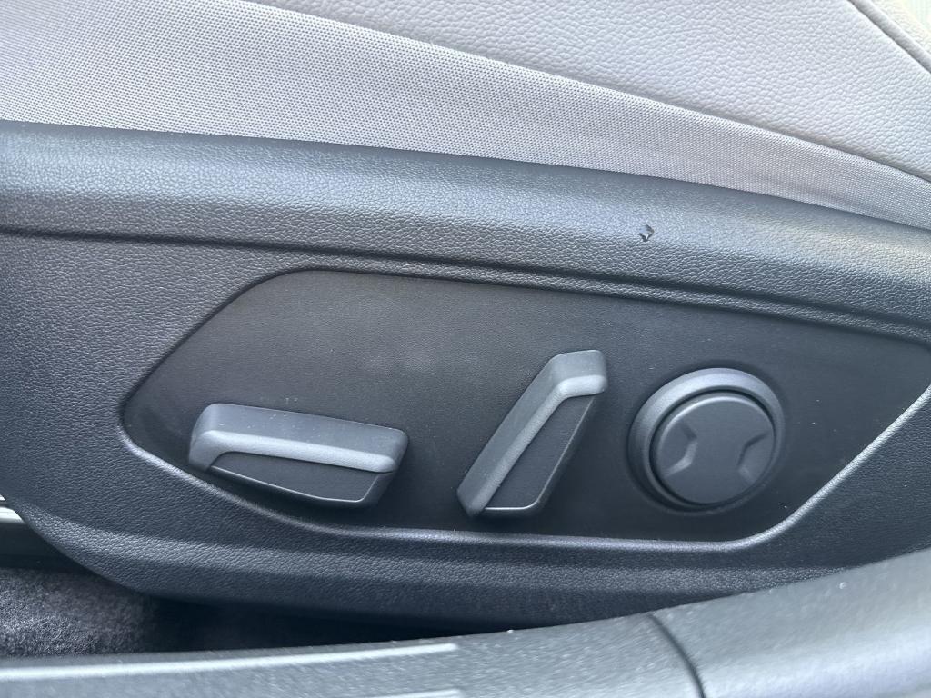 new 2025 Hyundai Elantra car, priced at $27,298