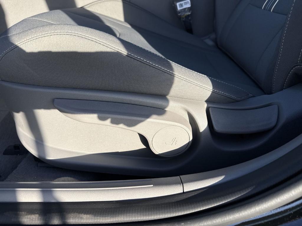 new 2025 Hyundai Elantra car, priced at $23,776