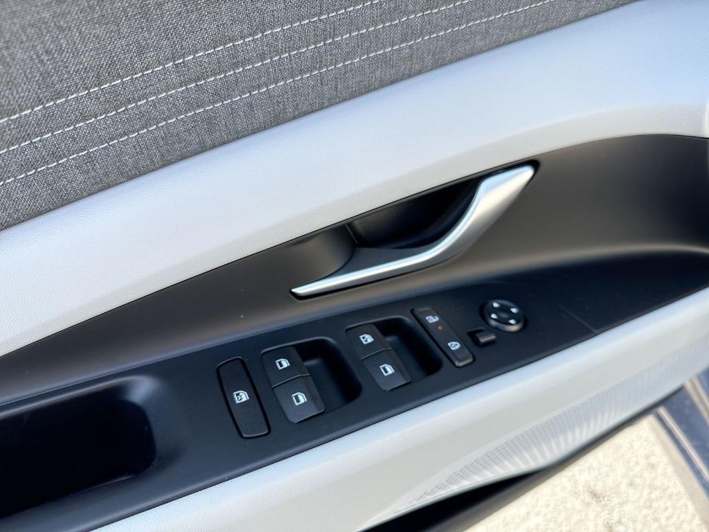 new 2025 Hyundai Elantra car, priced at $27,298