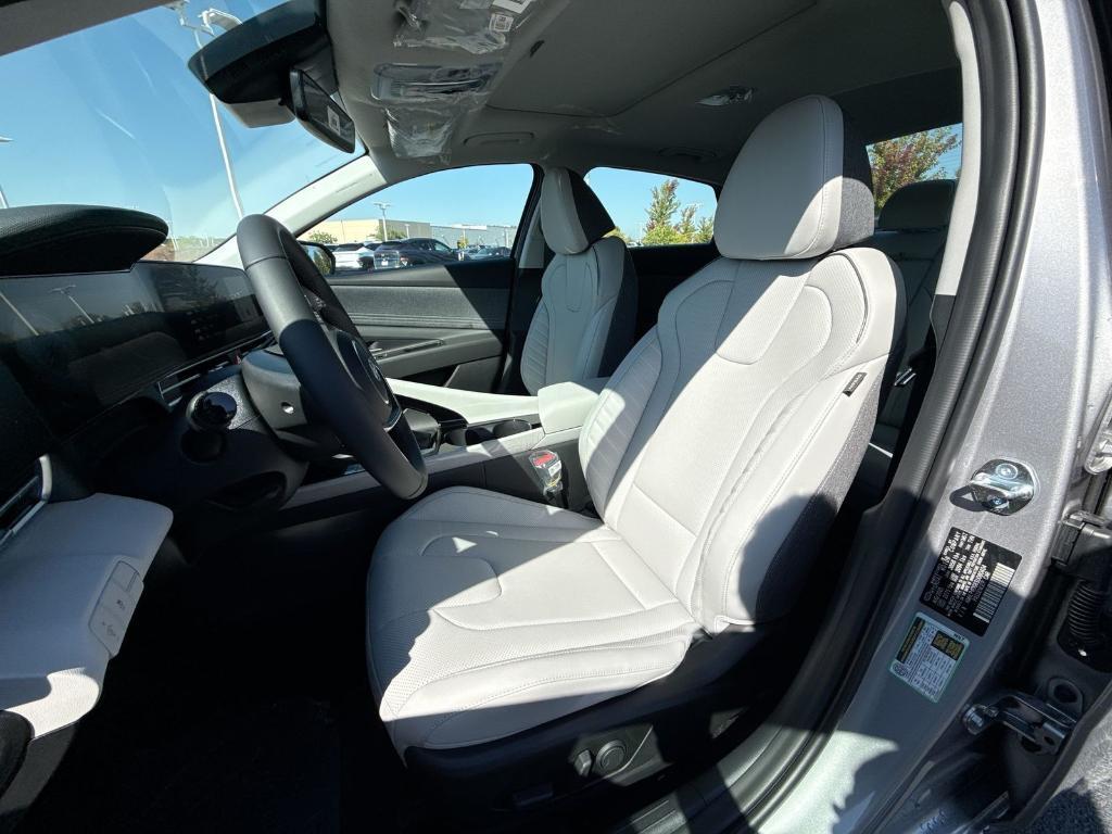 new 2025 Hyundai Elantra car, priced at $27,298
