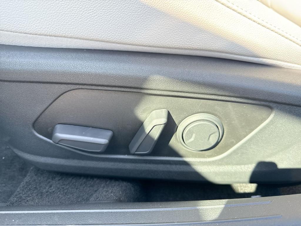 new 2025 Hyundai Elantra car, priced at $27,298