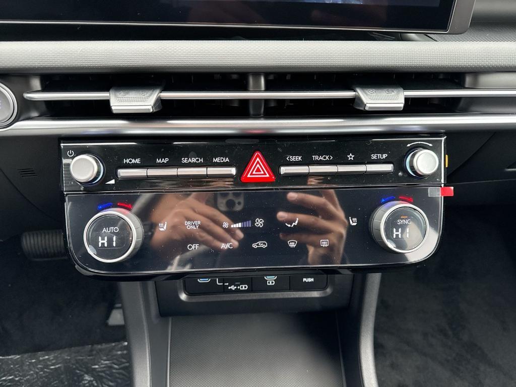 new 2026 Hyundai TUCSON Hybrid car, priced at $32,548