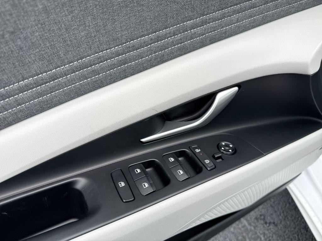 new 2025 Hyundai Elantra car, priced at $27,787